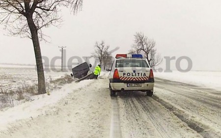 Rafalele de vânt au măturat maşinile de pe drumul naţional 2B - VIDEO -